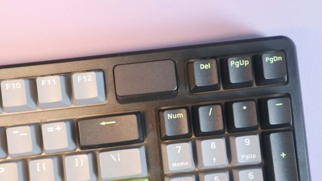 绿机械键盘测评:客制化与性价比的完美平衡开元ky棋牌雷柏V700DIY-98黑灰(图10) 绿机械键盘测评:客制化与性价比的完美平衡开元ky棋牌雷柏V700DIY-98黑灰(图10)